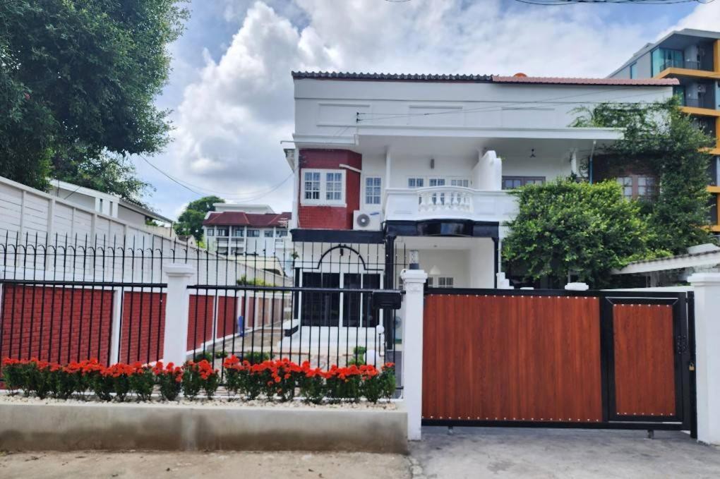Boxsoon Nimman 2 # 4Beds 3Baths Βίλα Τσιάνγκ Μάι Εξωτερικό φωτογραφία
