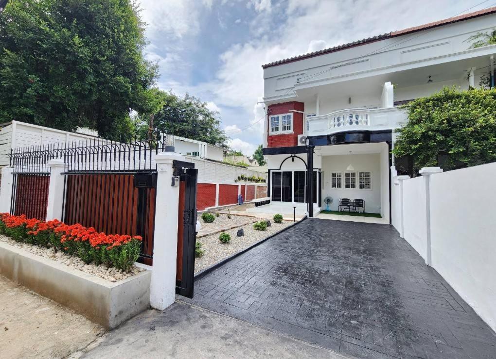 Boxsoon Nimman 2 # 4Beds 3Baths Βίλα Τσιάνγκ Μάι Εξωτερικό φωτογραφία